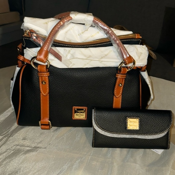 🔥🌝💰DOONEY & BOURKE BUNDLE BRAND 🔥 NEW HOT OFF THE SHELF WITH MATCHING WALLET - Picture 2 of 12